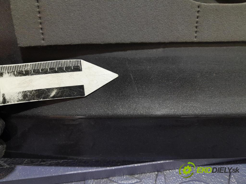 Ford Focus 2019 zadna dveře kufra: kufra: