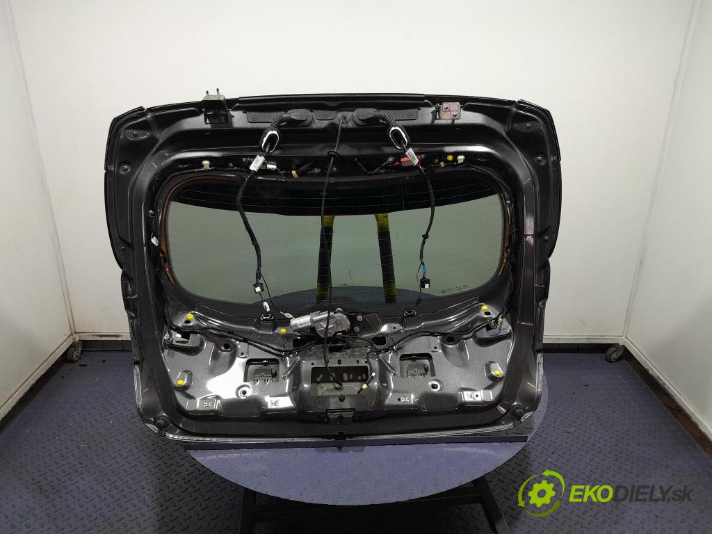 Ford Focus 2019 zadna dveře kufra: kufra: