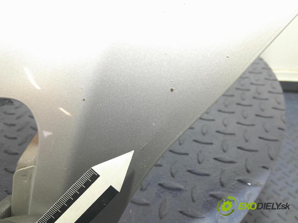 Toyota Avensis 2003 kapota přední: