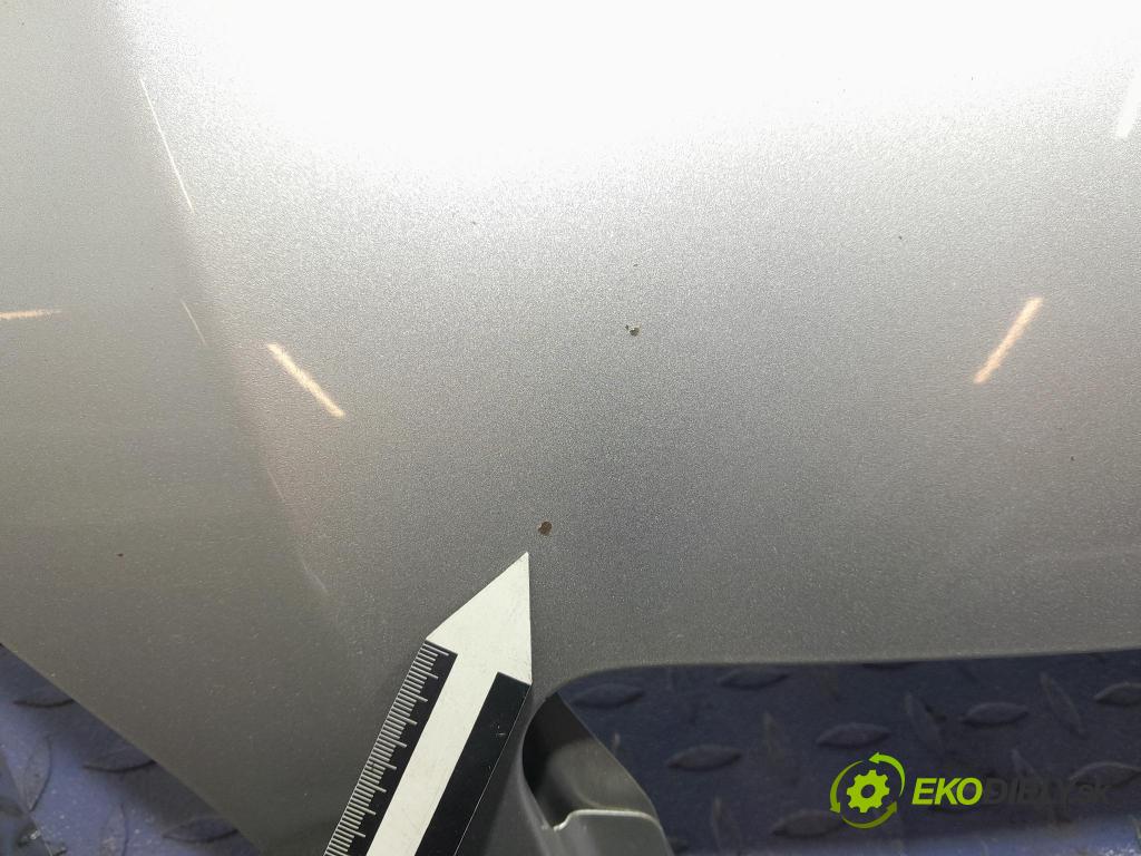 Toyota Avensis 2003 kapota přední: