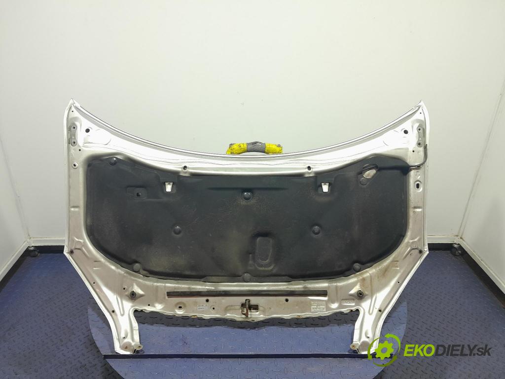 Toyota Avensis 2003 kapota přední: