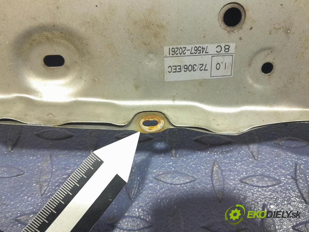 Toyota Avensis 2003 kapota přední: