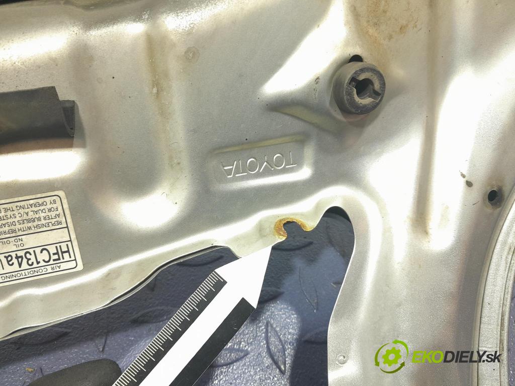 Toyota Avensis 2003 kapota přední: 