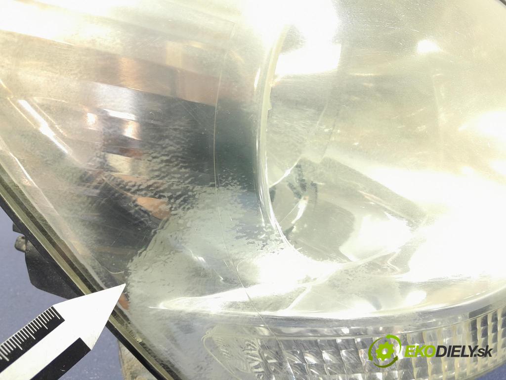 Toyota Avensis 2003 Reflektor: v pravo: