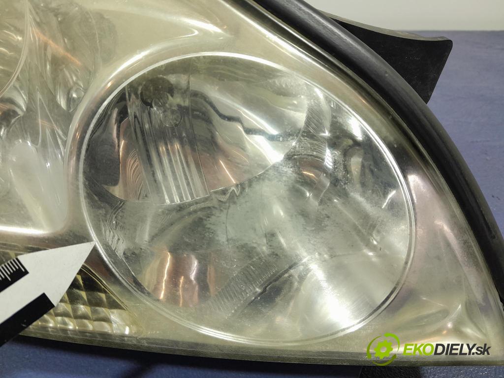 Toyota Avensis 2003 Reflektor: v pravo: