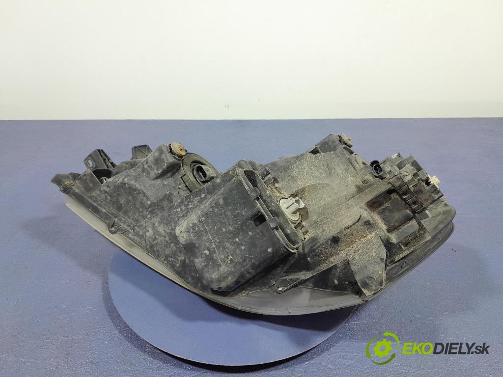 Toyota Avensis 2003 Reflektor: v pravo: 