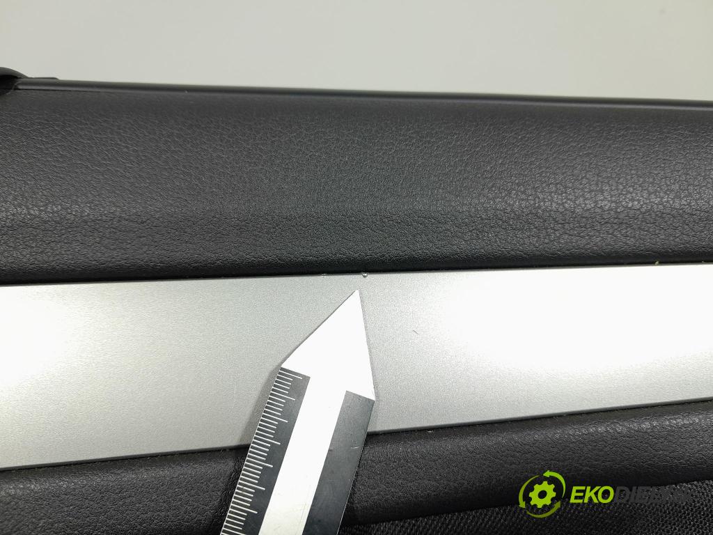 Audi A4 2008 Tapacír: dveře Zad: Práva: