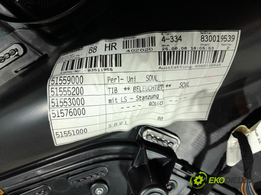 Audi A4 2008 Čalounictví: dvere zad Prava: 