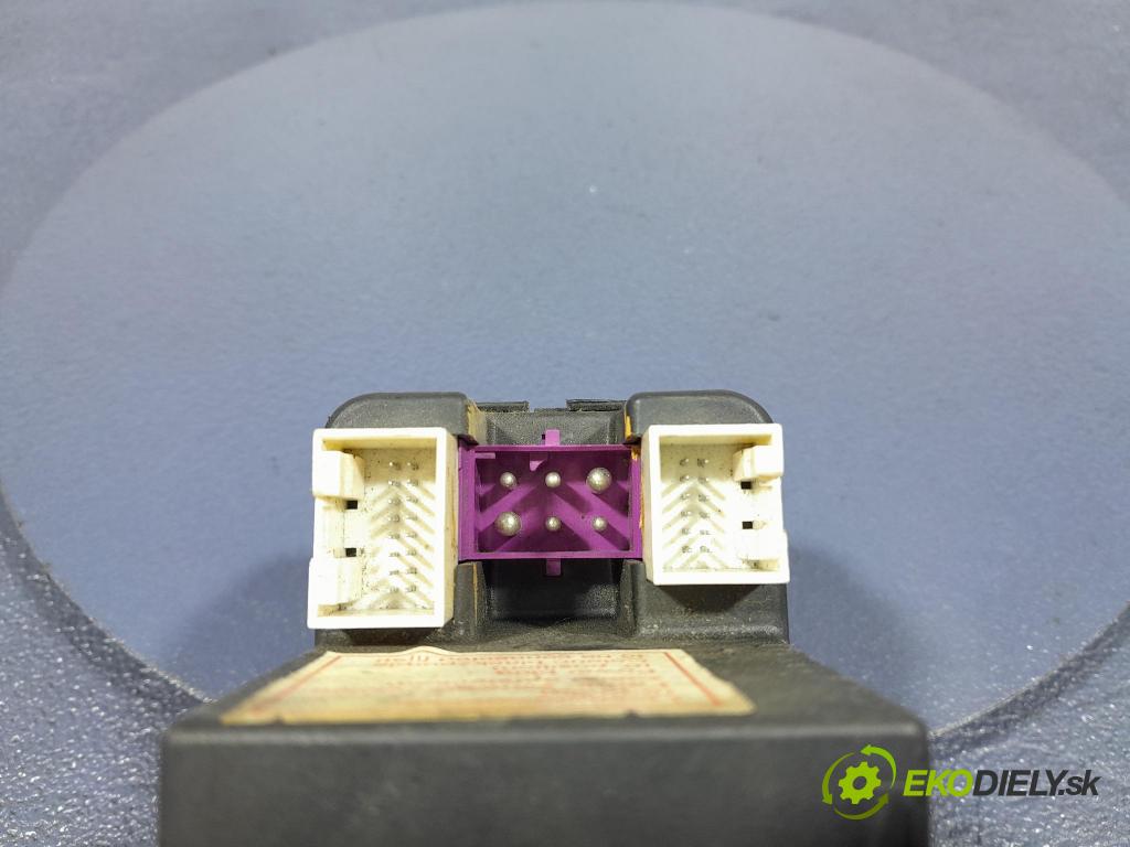 Audi A4 1995 pompa Centrálny: Zámok: 4A0862257J