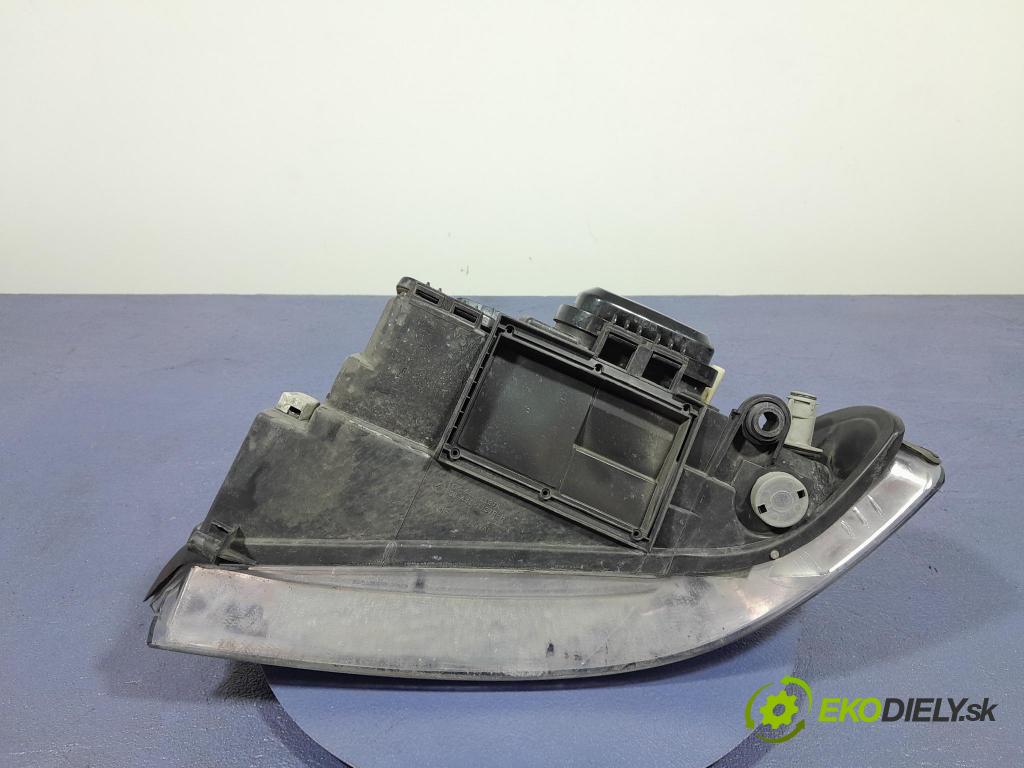 Audi A4 1995 Reflektor: v pravo: