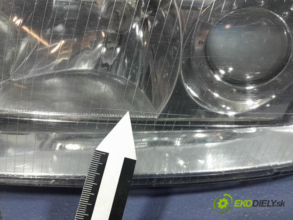 Audi A4 1995 Reflektor: Vľavo: