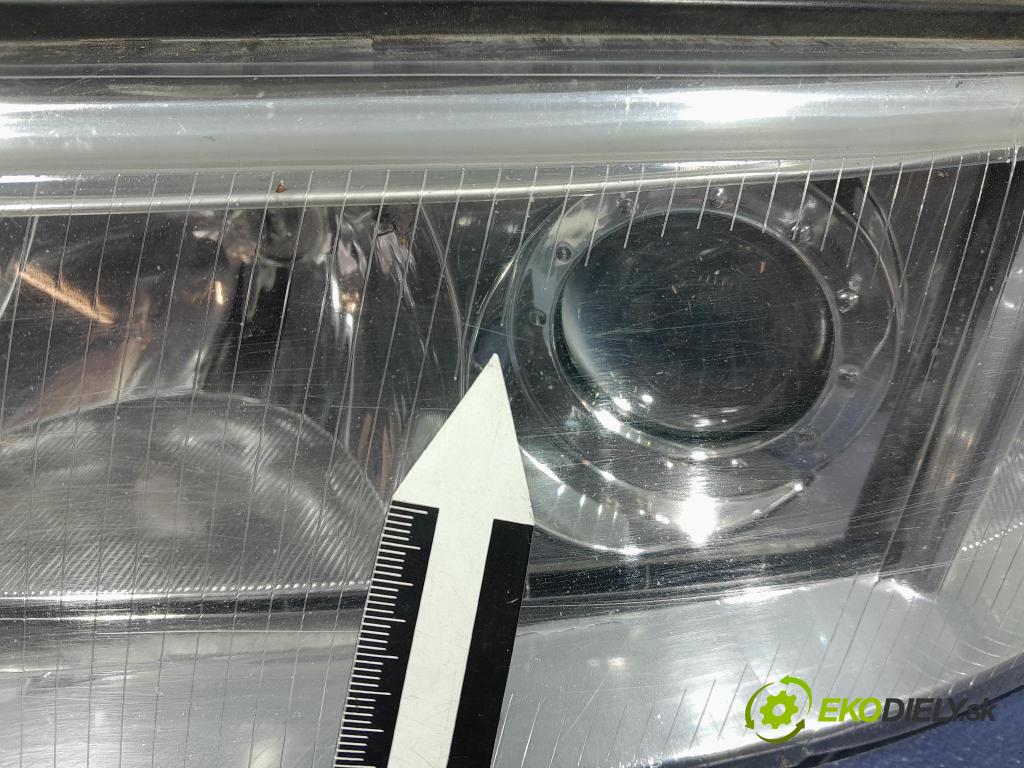 Audi A4 1995 Reflektor: Vľavo: