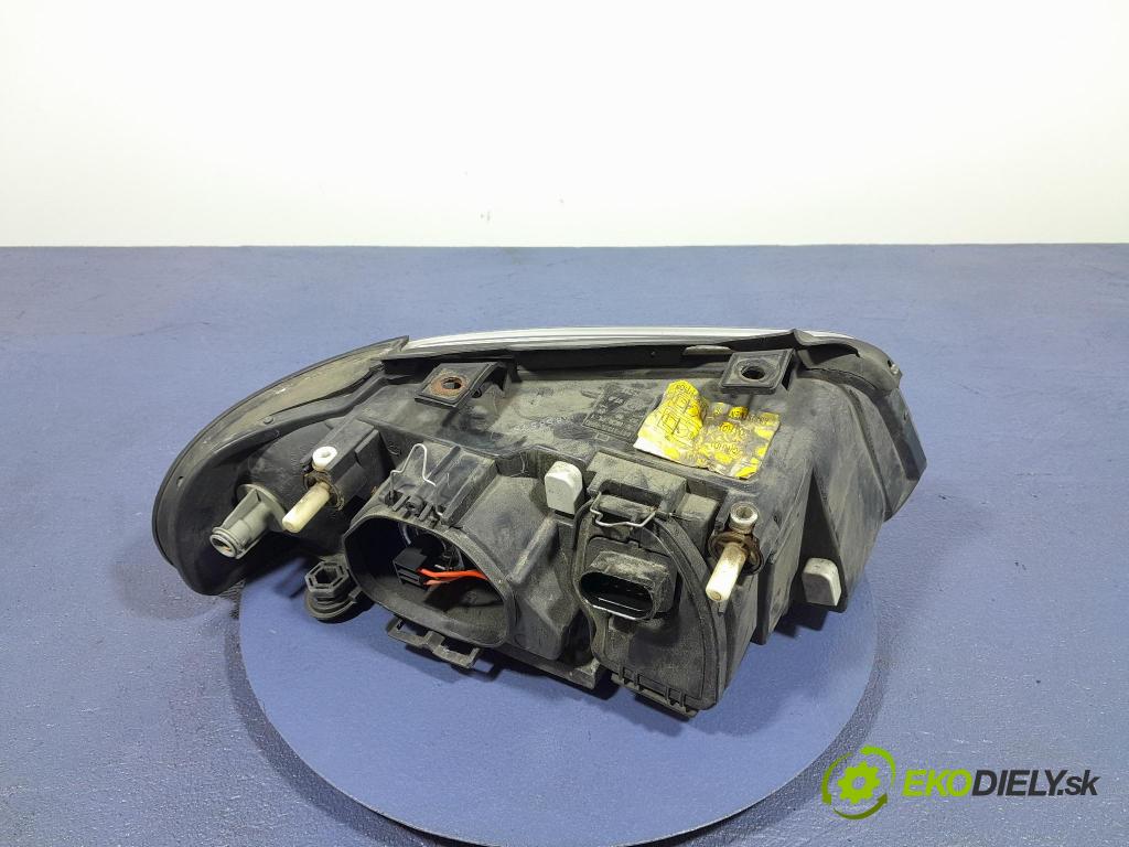 Audi A4 1995 Reflektor: Vľavo: