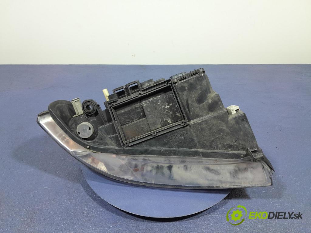 Audi A4 1995 Reflektor: Vľavo: