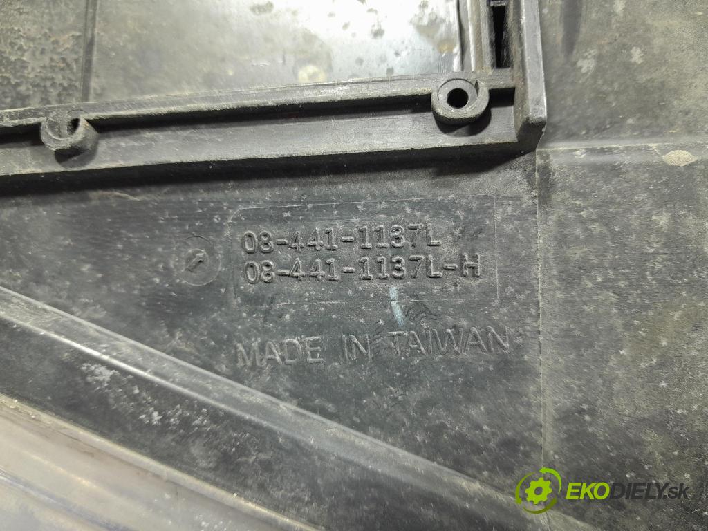 Audi A4 1995 Reflektor: Vľavo: 