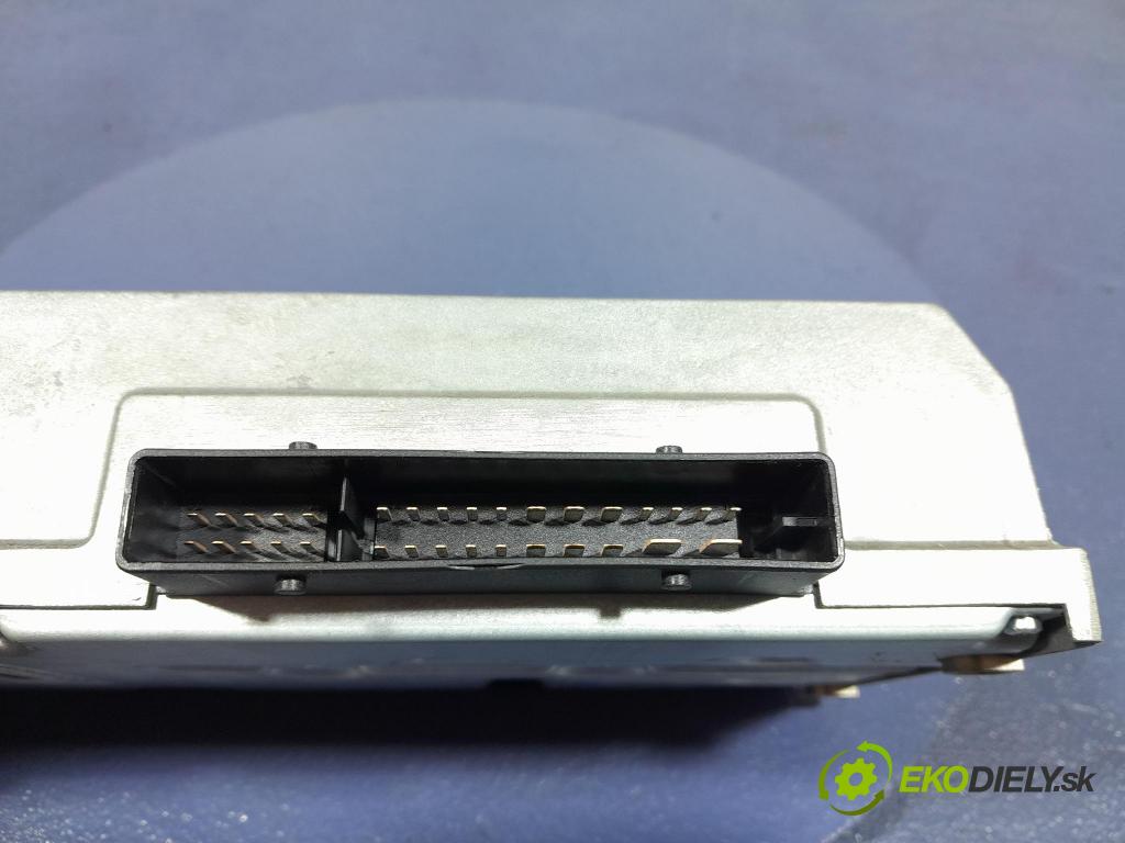 Audi A4 2008 Zesilovač: 8T0035223T