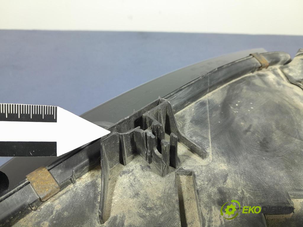 Audi A4 2008 Reflektor: Vľavo: 8K0941003