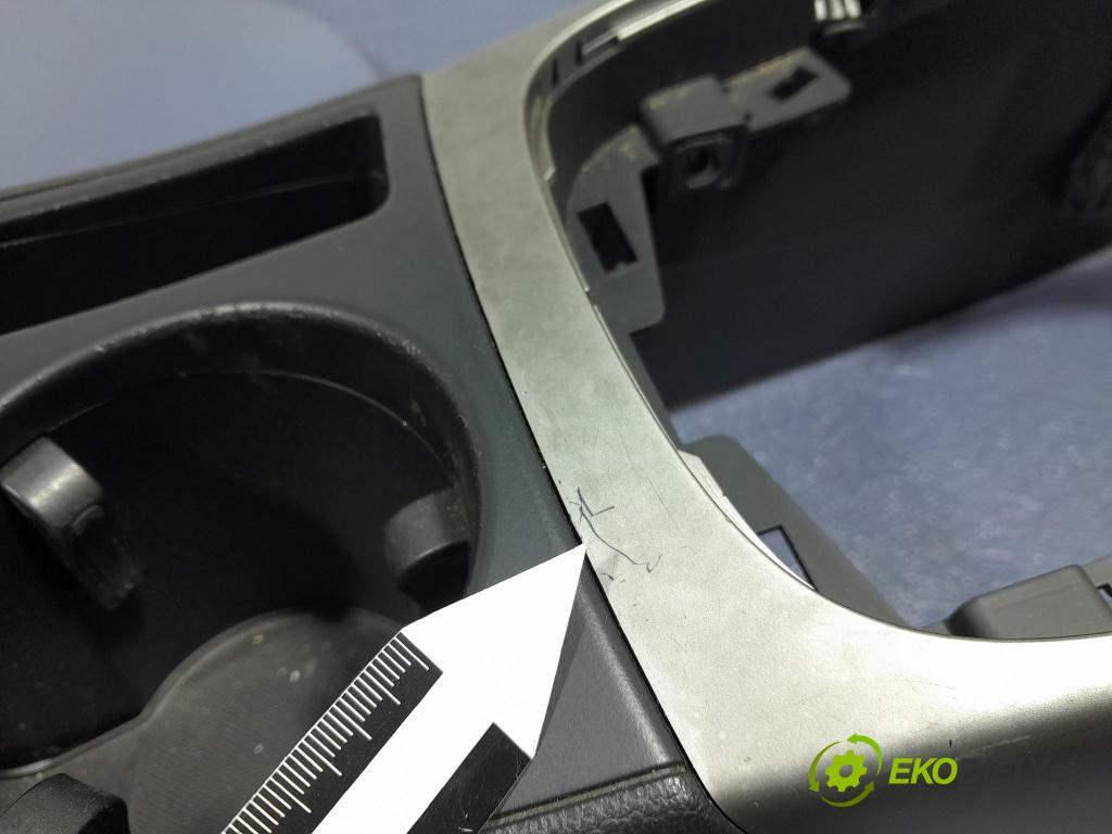 Audi A4 2008 operadlo