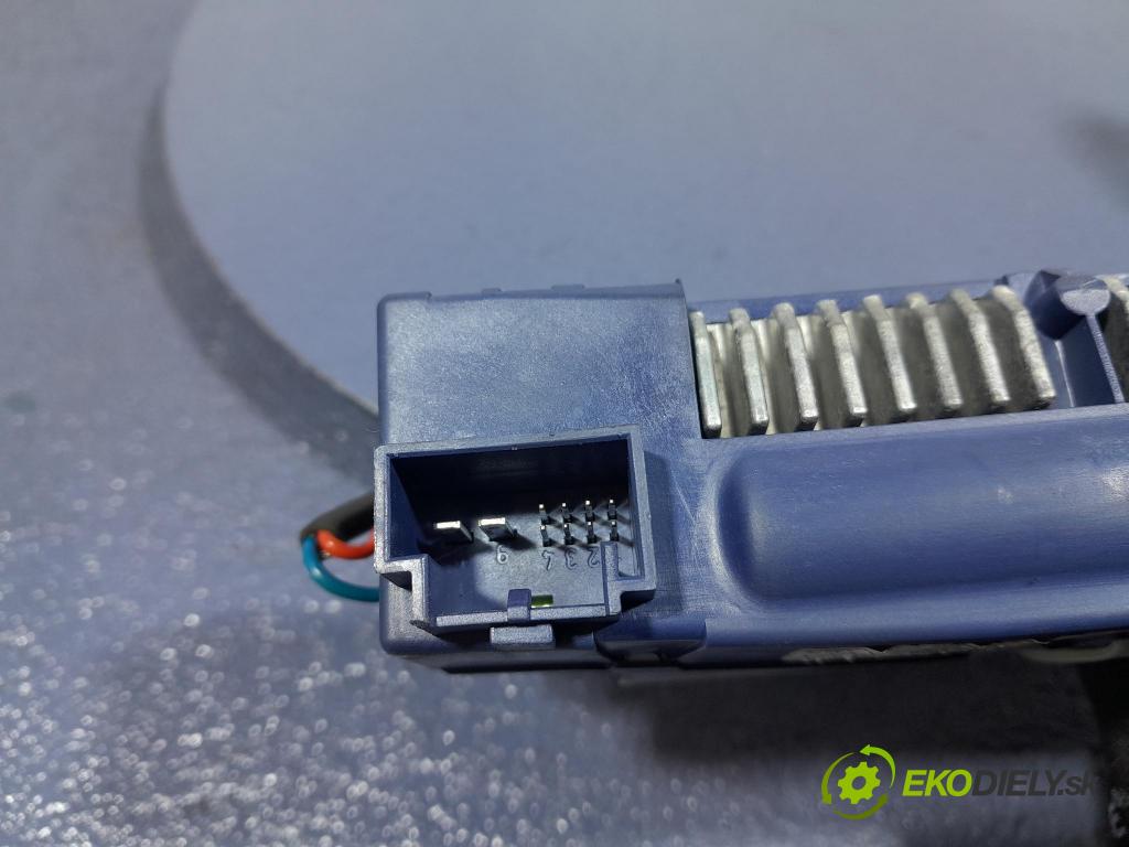 Audi A4 2008 Aktuátor: 8K9827852