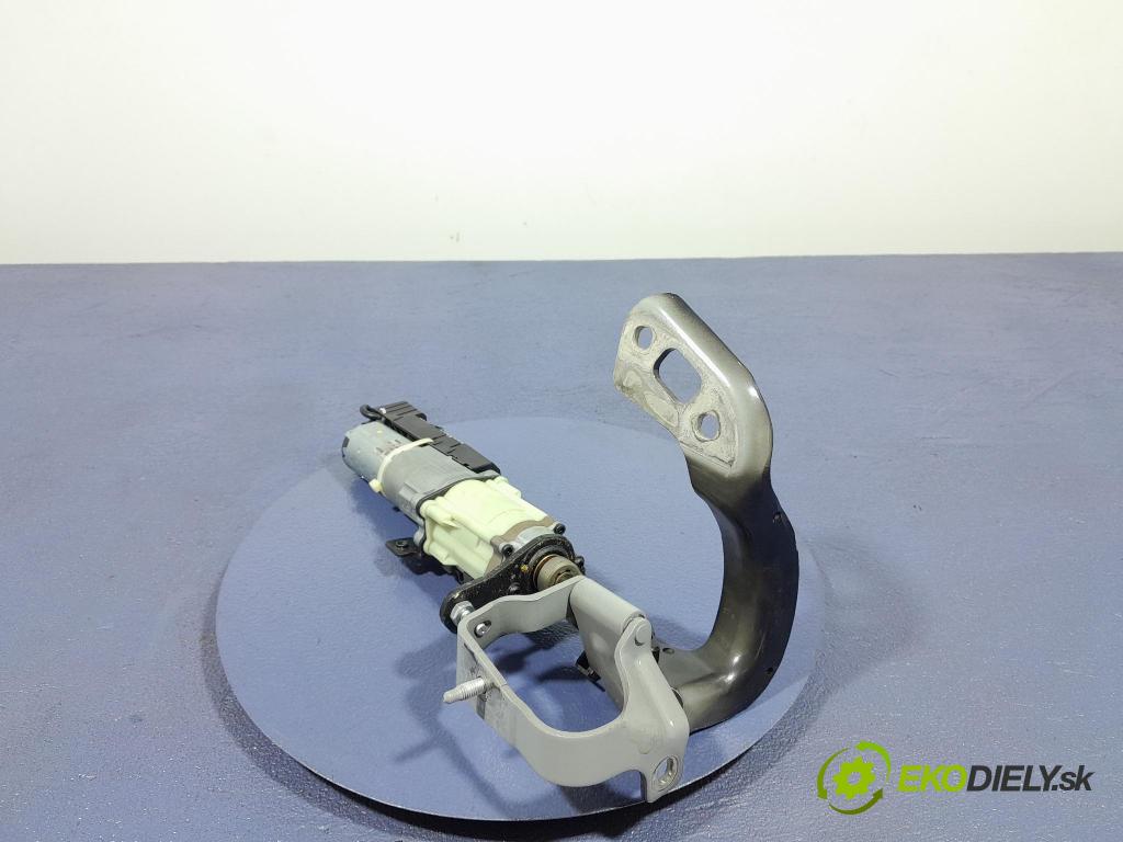 Audi A4 2008 Aktuátor: 8K9827851