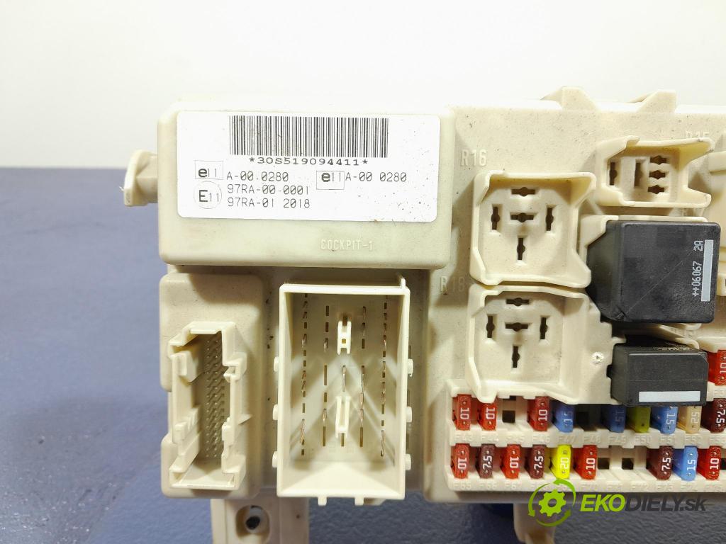 Ford Focus 2006 skrinka Poistky: 4M5T-14A073-AF