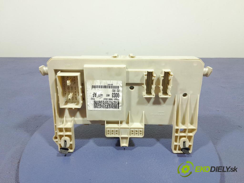 Ford Focus 2006 skrinka Poistky: 4M5T-14A073-AF