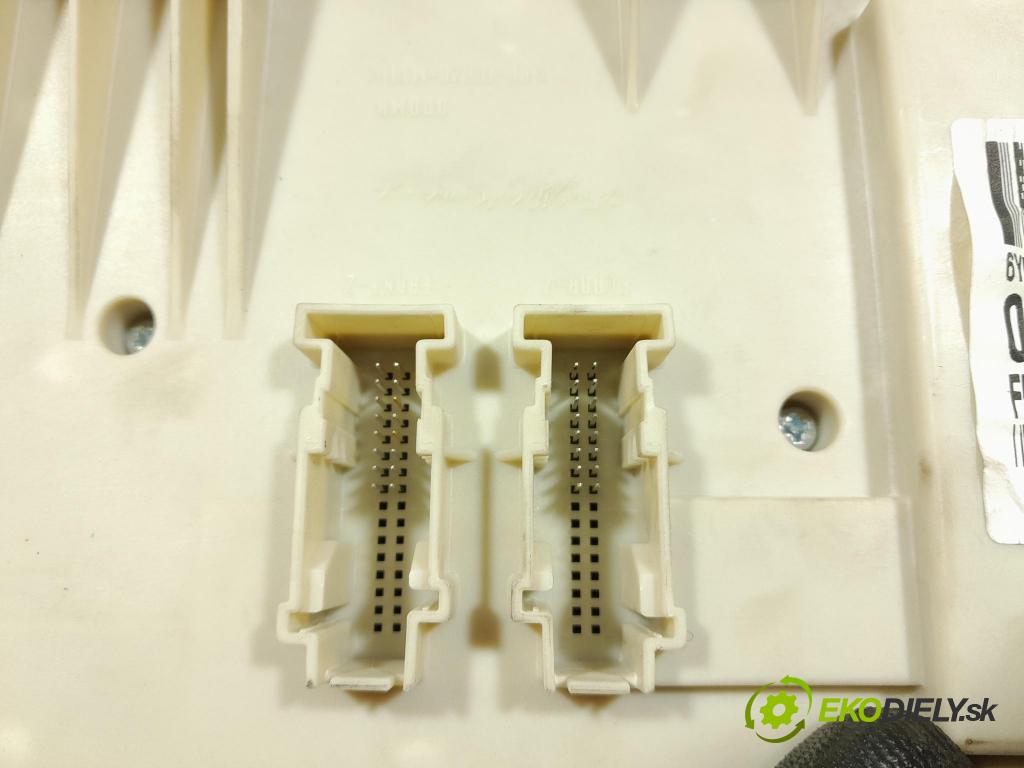 Ford Focus 2006 skrinka Poistky: 4M5T-14A073-AF