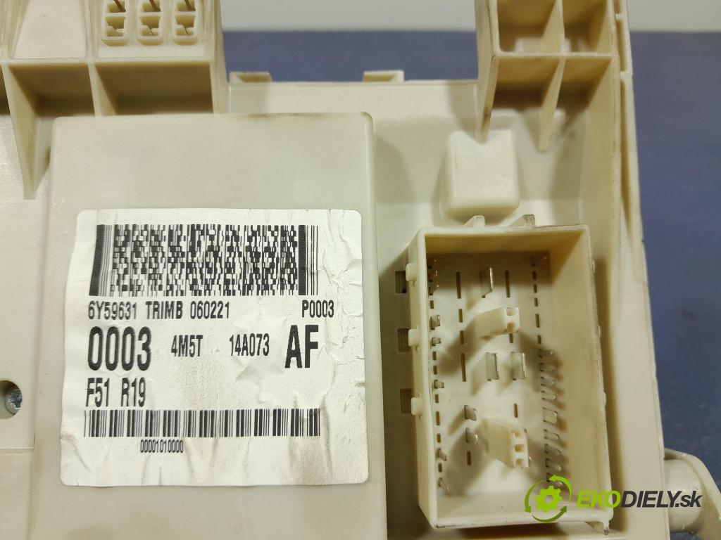 Ford Focus 2006 skrinka Poistky: 4M5T-14A073-AF