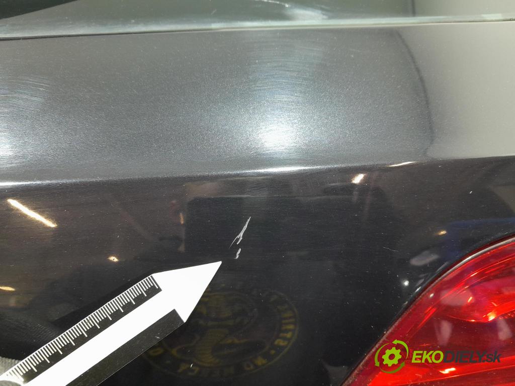 Audi A4 2008 zadna dveře kufra: kufra: