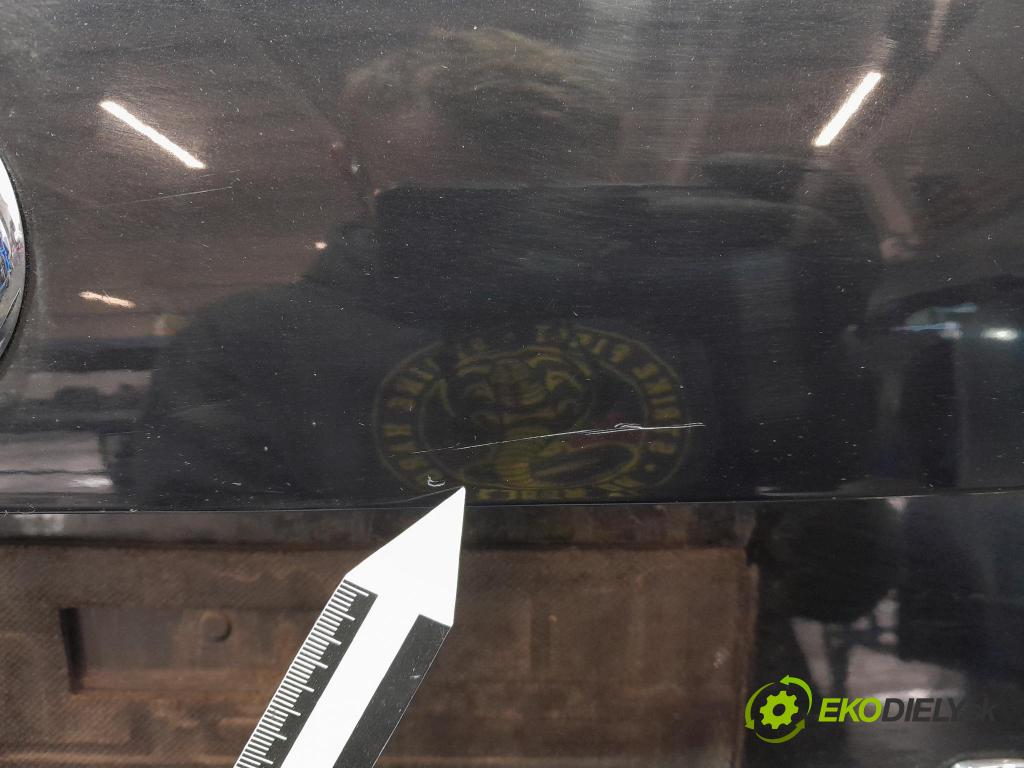 Audi A4 2008 zadna dveře kufra: kufra: