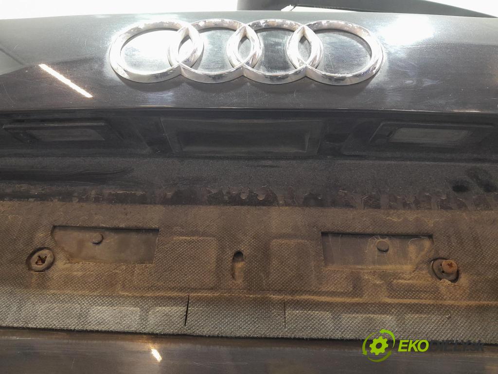 Audi A4 2008 zadna dveře kufra: kufra:
