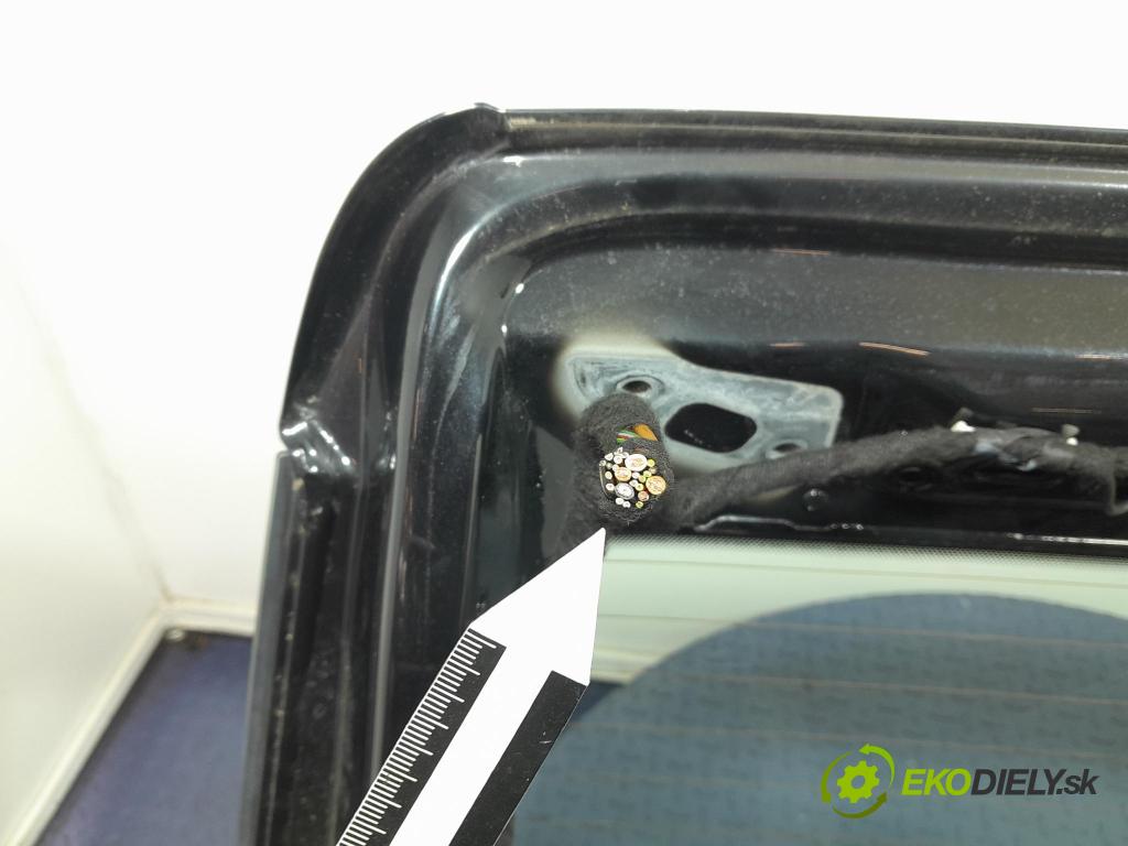 Audi A4 2008 zadna dveře kufra: kufra: