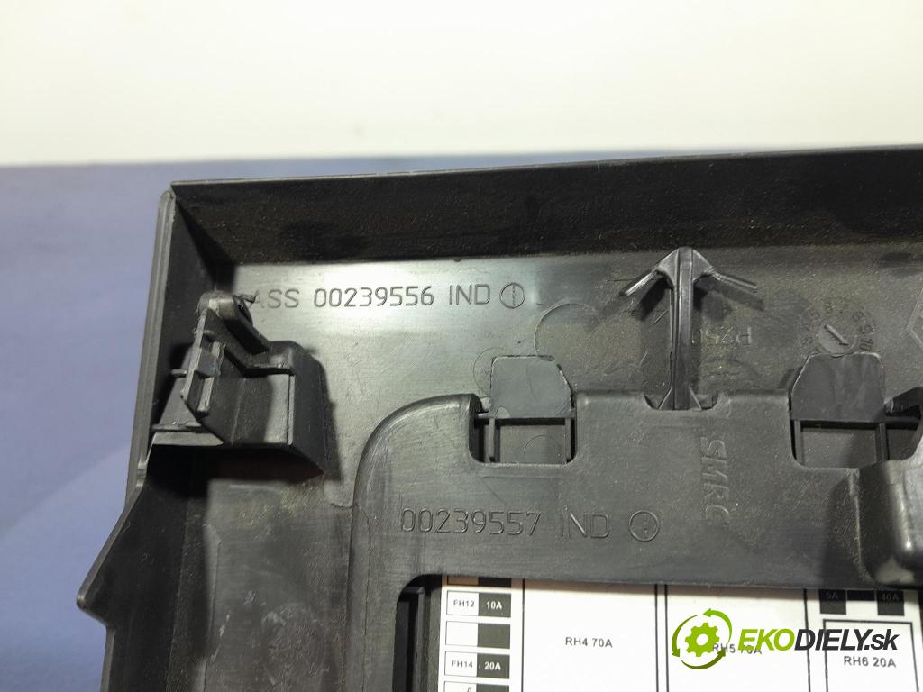 Dacia Sandero 2021 kryt Plast: Interiéry: 00239556