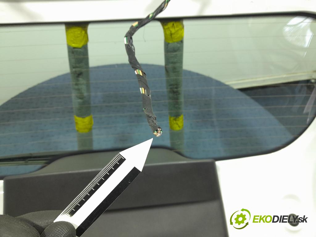 Dacia Sandero 2021 zadní dveře kufra: kufr 