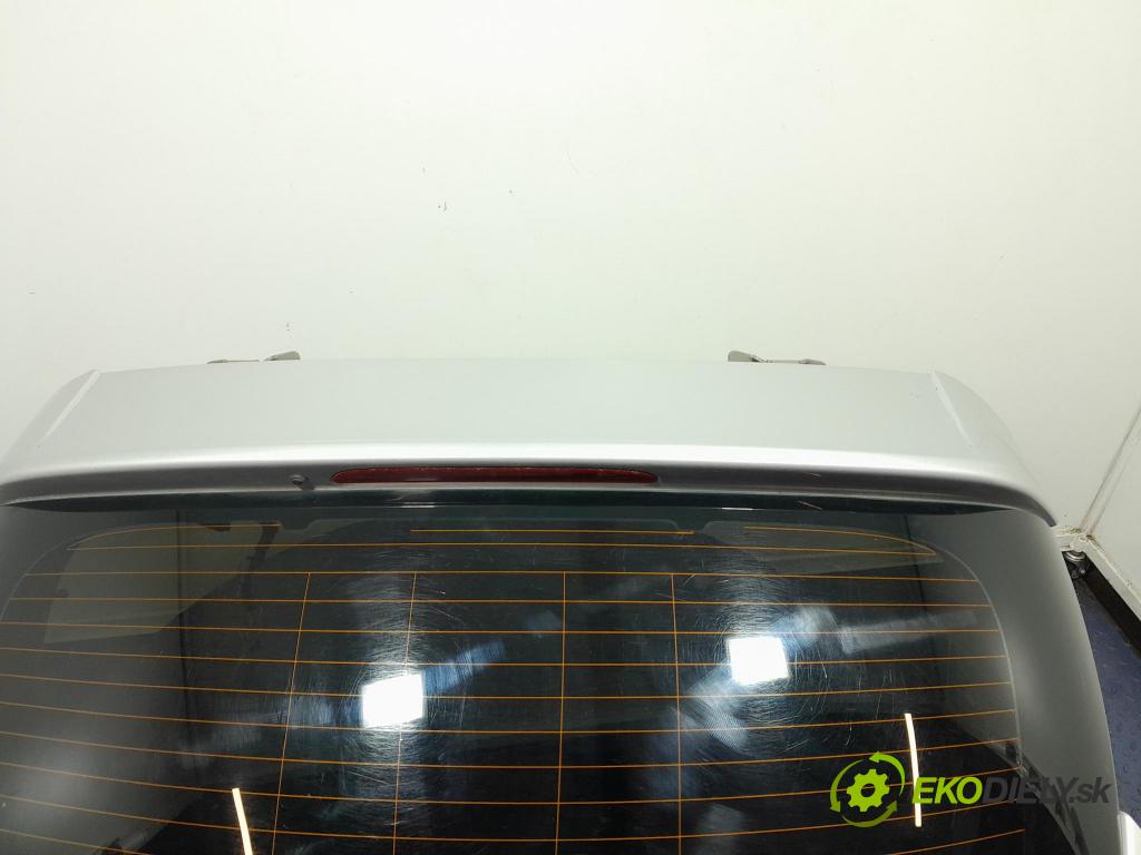 Opel Astra 2015 zadna dveře kufra: kufra: