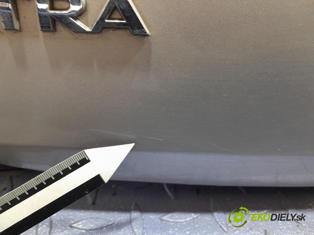 Opel Astra 2015 zadna dveře kufra: kufra: