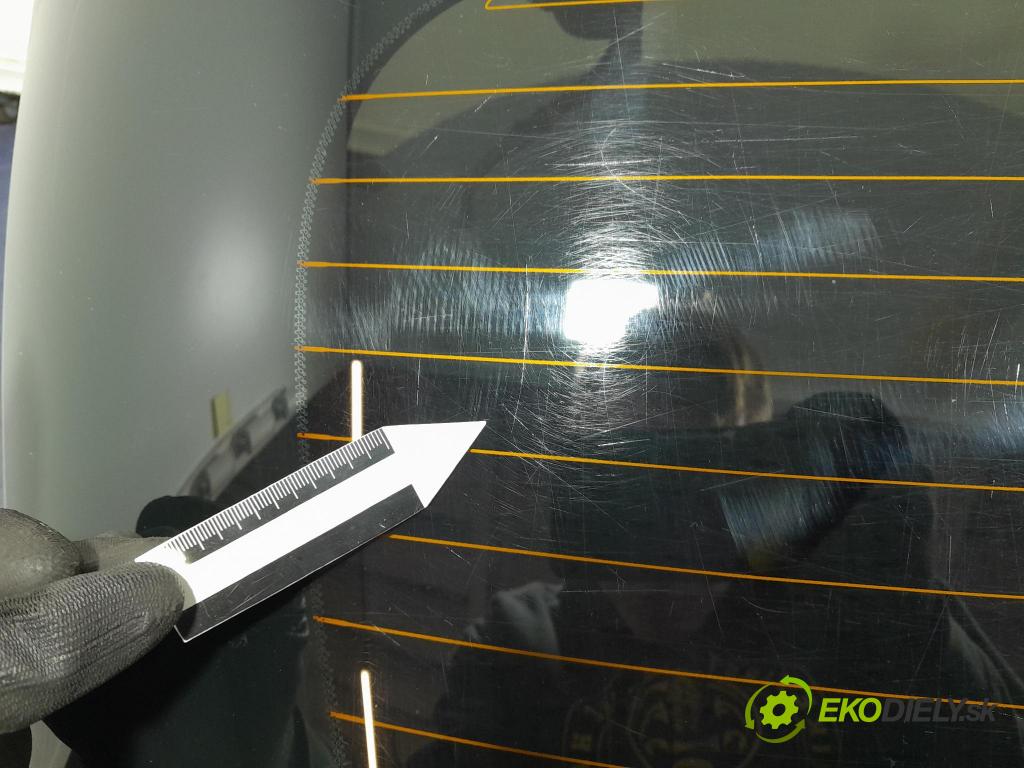 Opel Astra 2015 zadna dveře kufra: kufra: