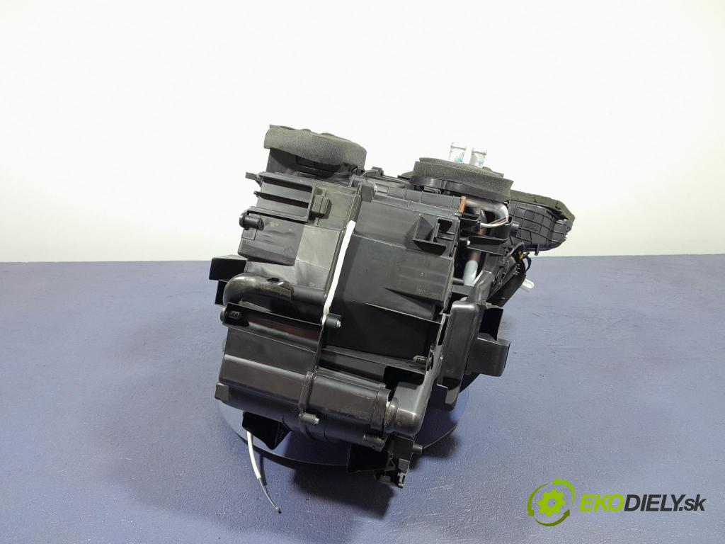 Dacia Sandero 2021 radiator 272701958R