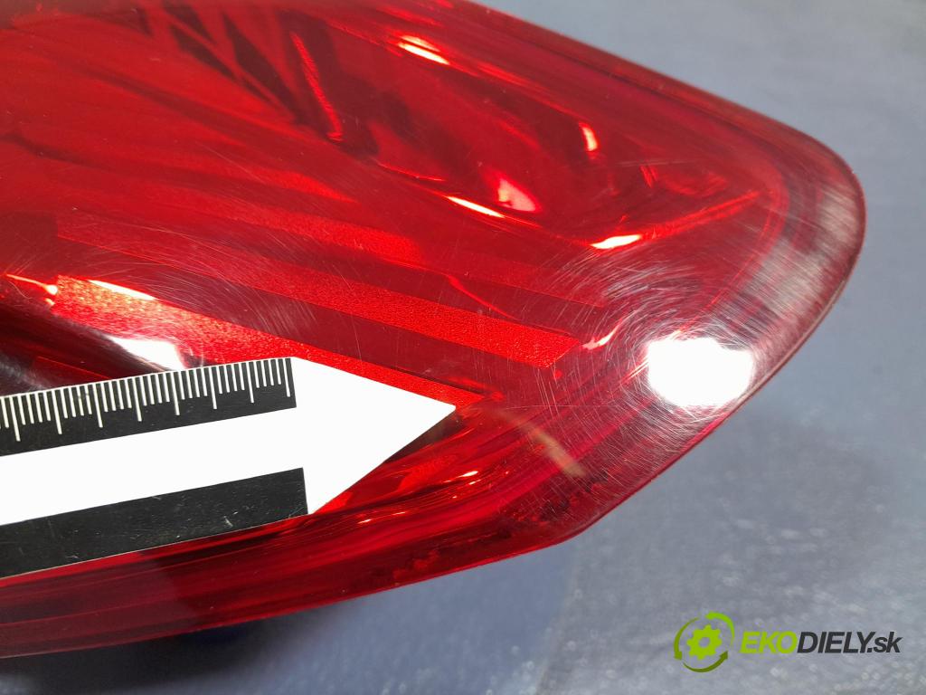 Opel Astra 2015 svetlo / reflektor zad Prava: Vonkajsia: