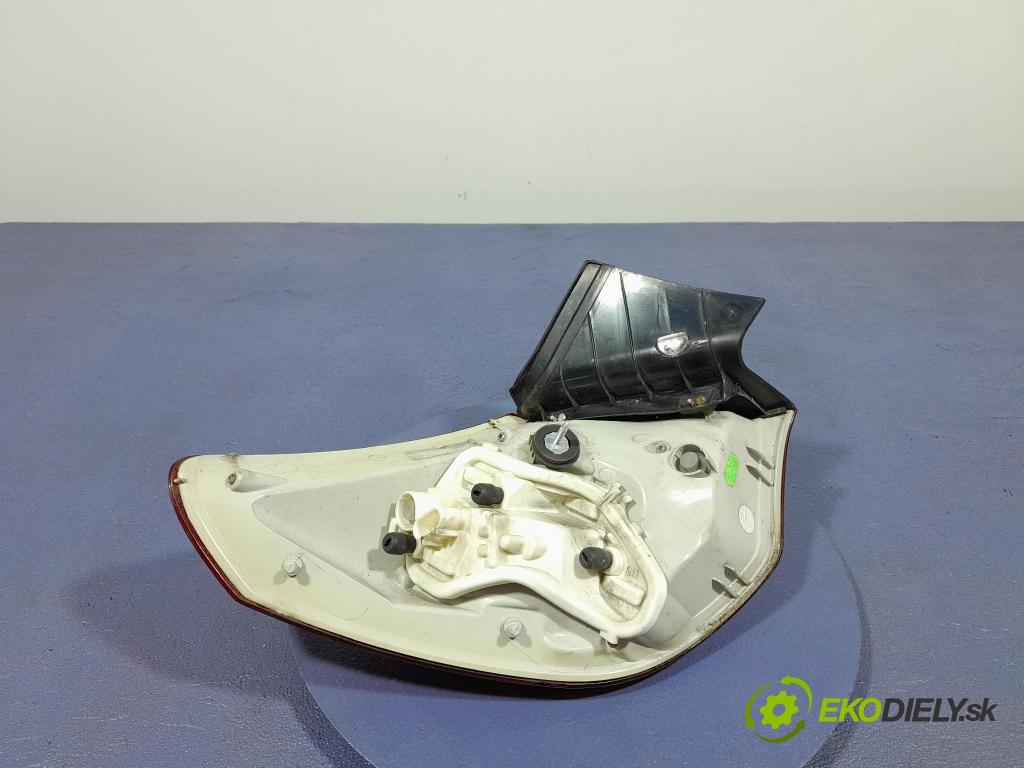 Opel Astra 2015 svetlo / reflektor zad Prava: Vonkajsia: