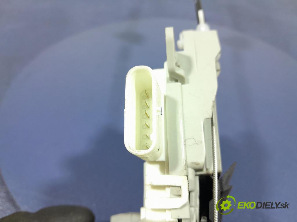 Porsche Cayman 2016 zámek dveře před v pravo: 8J1837016E