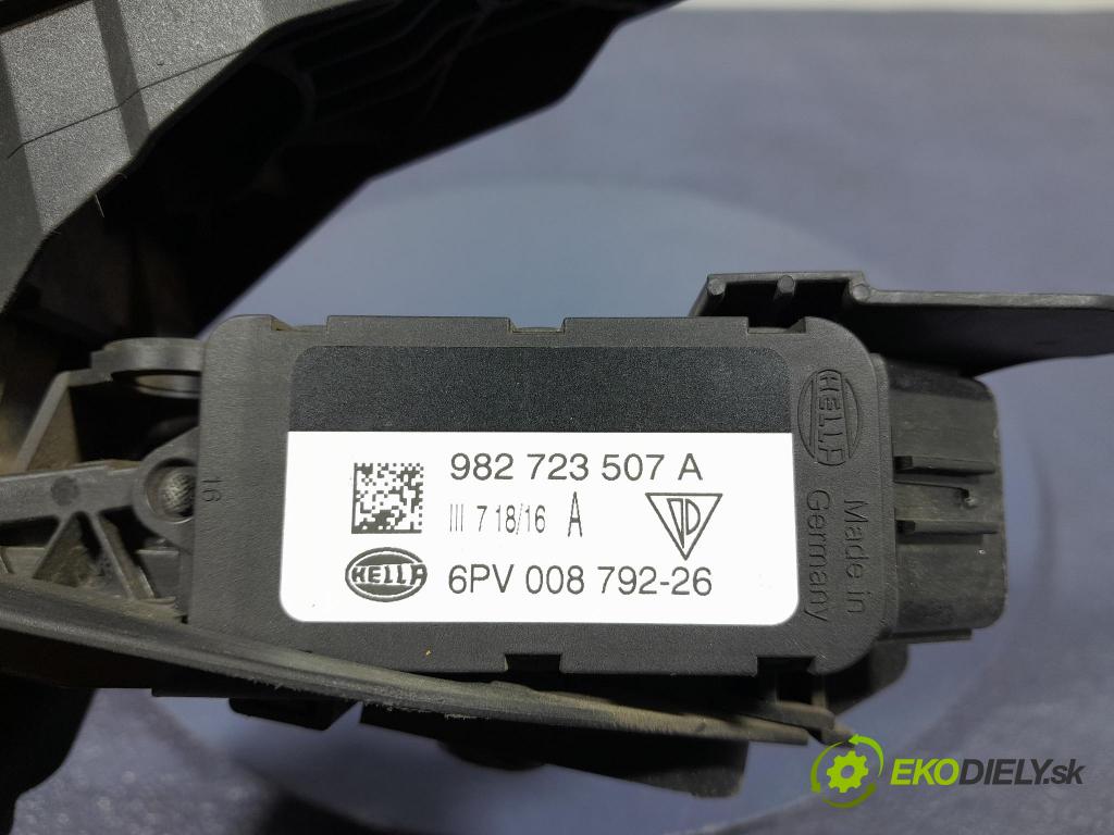 Porsche Cayman 2016 pedal Plyn: 982723507A