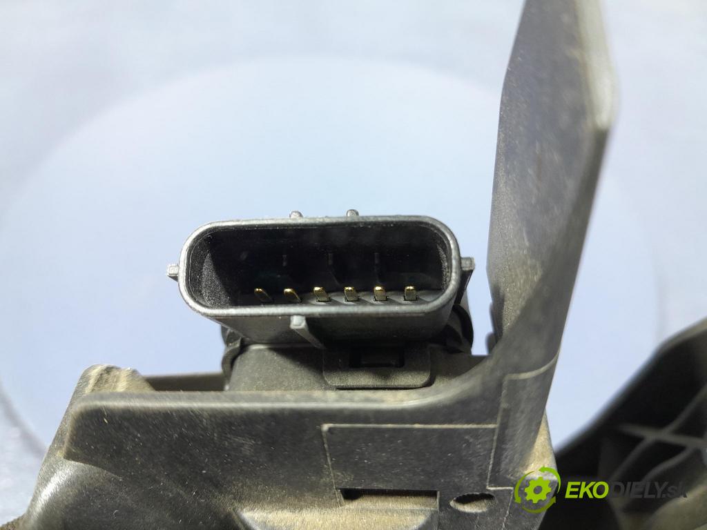 Porsche Cayman 2016 pedal Plyn: 982723507A