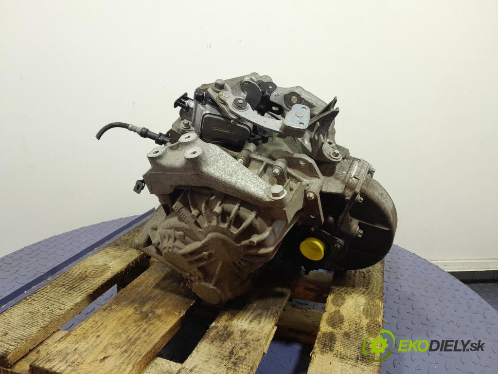 Opel Astra 2015 prevodovka Manualna M32