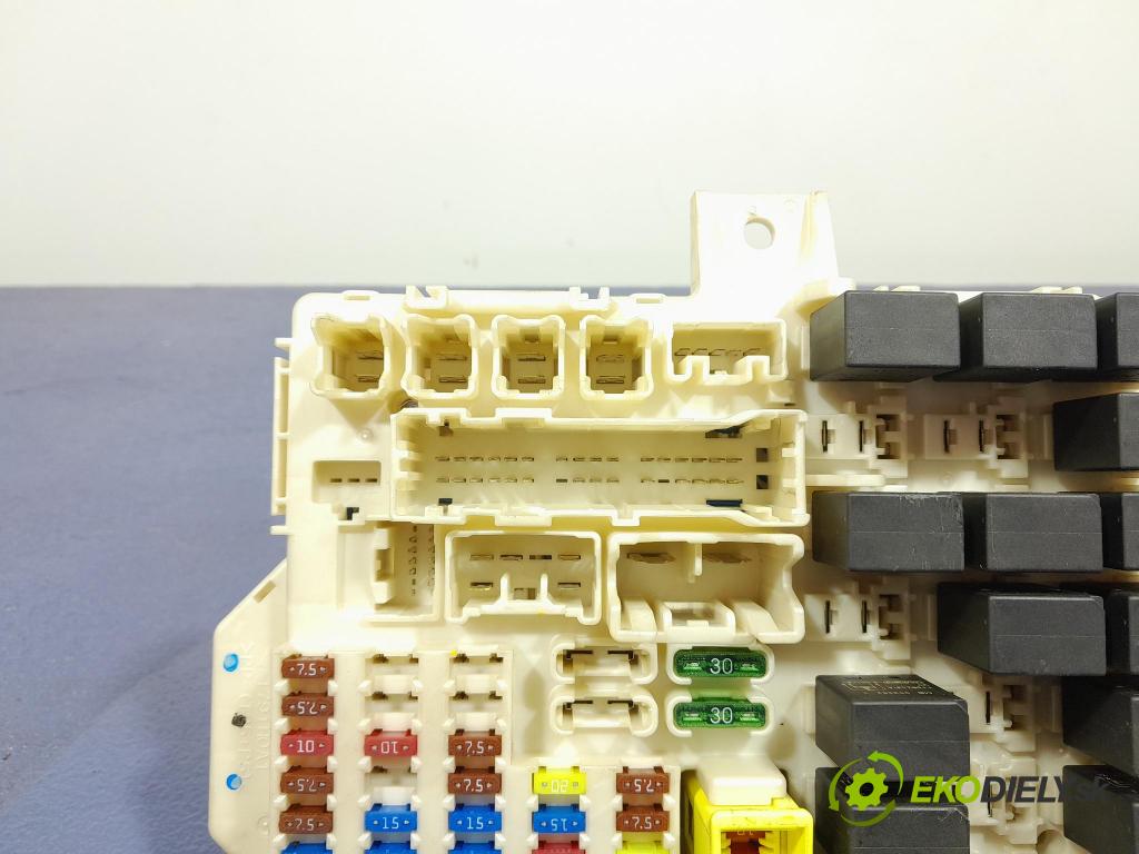 Mitsubishi Colt 2006 skrinka Poistky: 8637A151