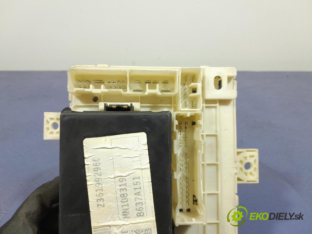 Mitsubishi Colt 2006 skrinka Poistky: 8637A151