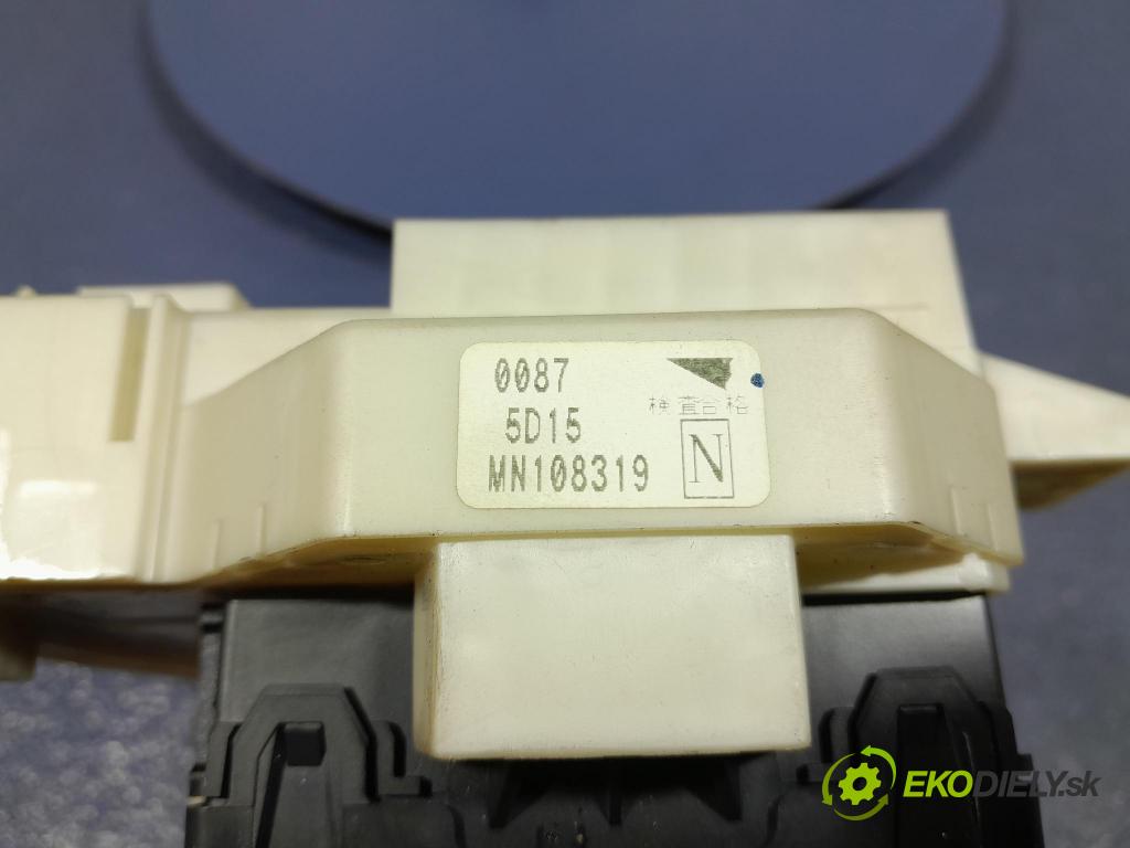 Mitsubishi Colt 2006 skrinka Poistky: 8637A151