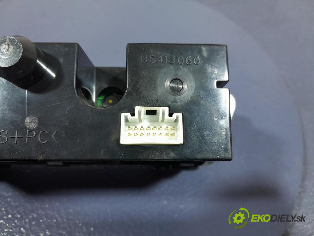 Mitsubishi Colt 2006 Zobrazit: Rádio: / GPS MR587777