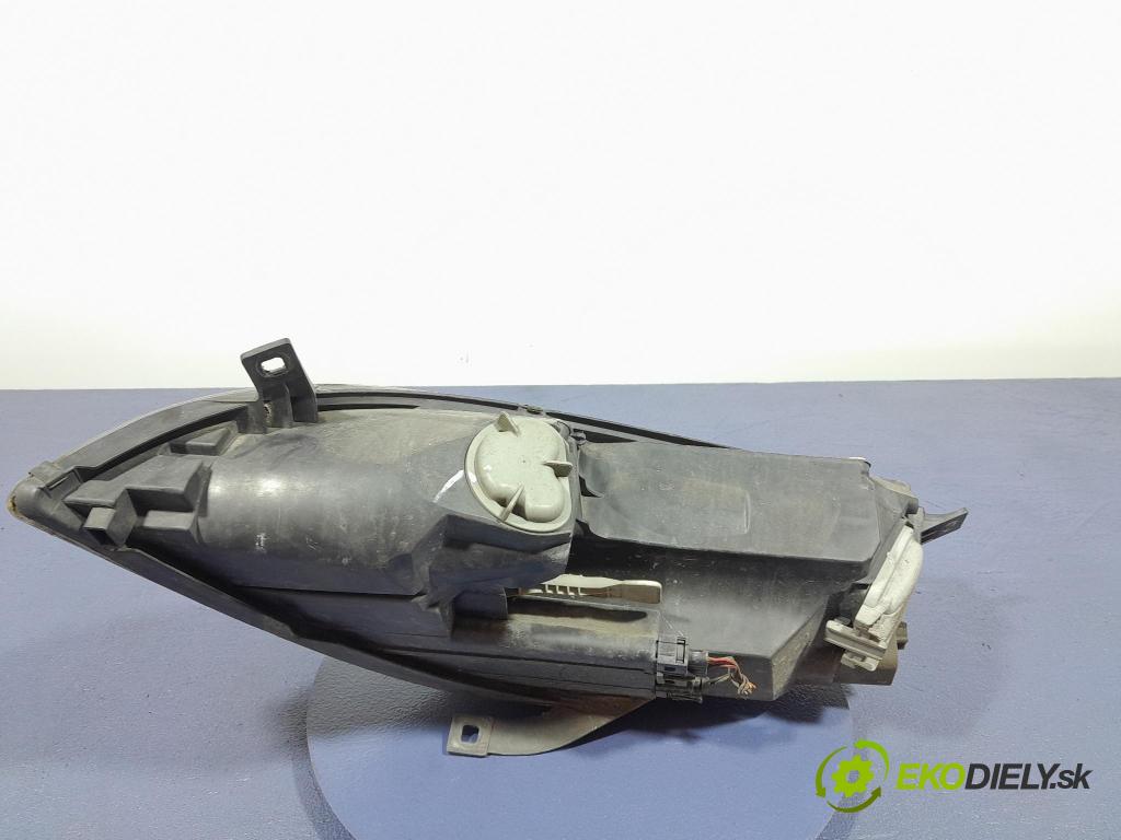 Mitsubishi Colt 2006 Reflektor: v pravo: MR957354