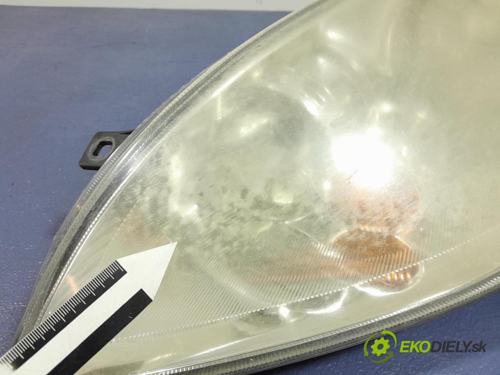 Mitsubishi Colt 2006 Reflektor: Vľavo: 8301A283